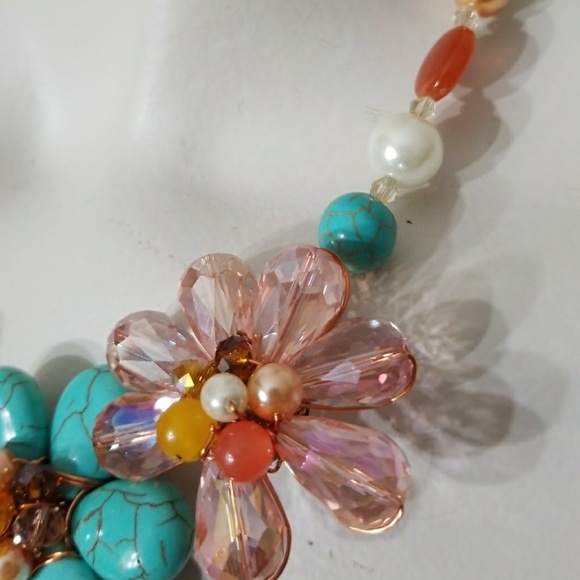 Gorgeous hand made necklace & earrings. - Picture 6 of 7